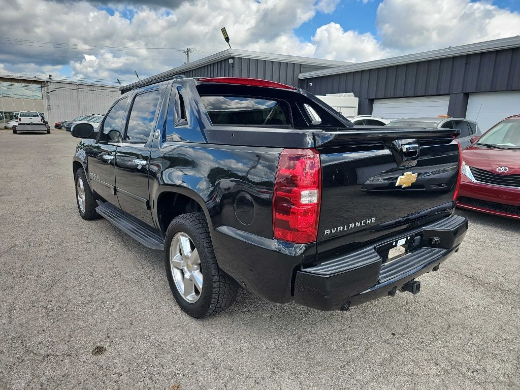 Chevrolet Avalanche 2WD Crew Cab LT 2013