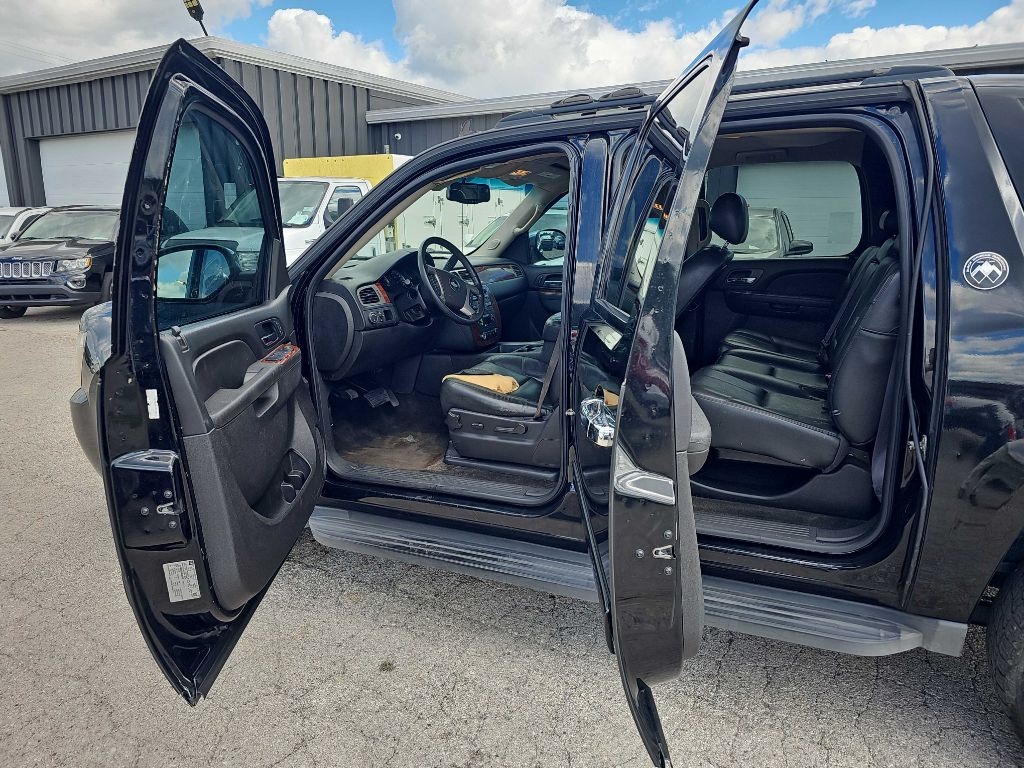 Chevrolet Avalanche 2WD Crew Cab LT 2013