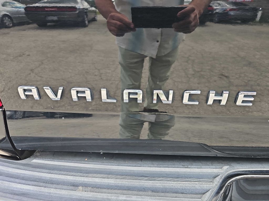 Chevrolet Avalanche 2WD Crew Cab LT 2013