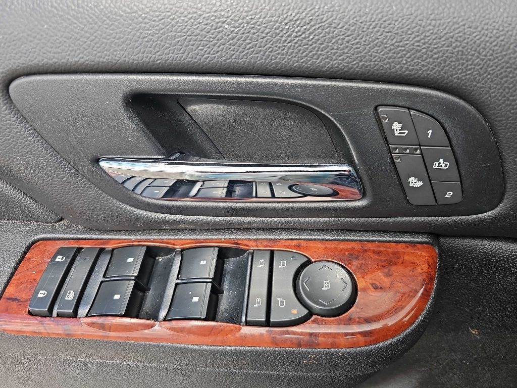 Chevrolet Avalanche 2WD Crew Cab LT 2013