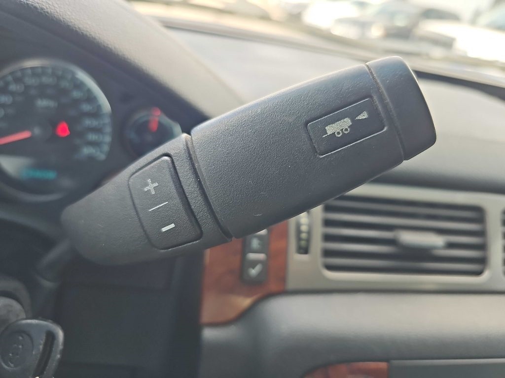 Chevrolet Avalanche 2WD Crew Cab LT 2013