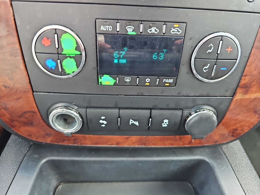 Chevrolet Avalanche 2WD Crew Cab LT 2013