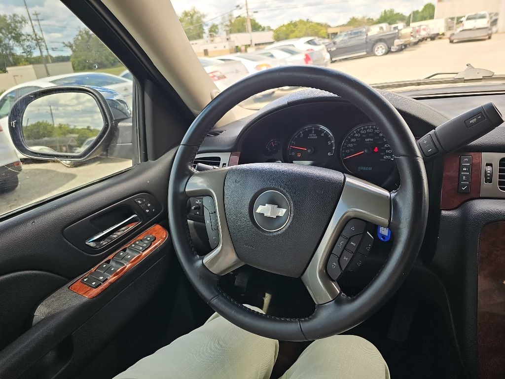Chevrolet Avalanche 2WD Crew Cab LT 2013