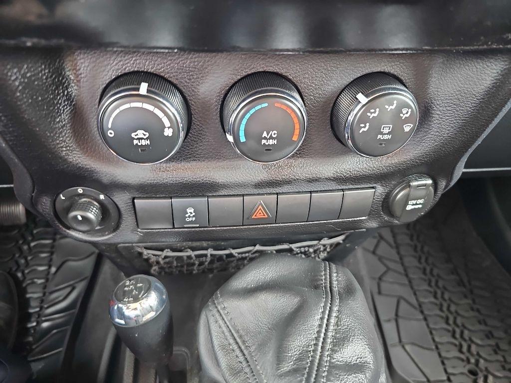 Jeep Wrangler Unlimited 4WD 4dr Sport 2011