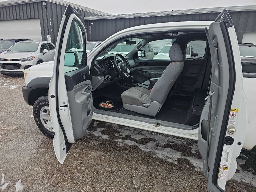 Toyota Tacoma 2WD Access Cab I4 AT PreRunner (Natl) 2015