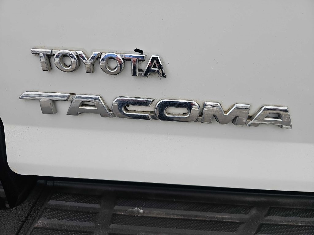 Toyota Tacoma 2WD Access Cab I4 AT PreRunner (Natl) 2015