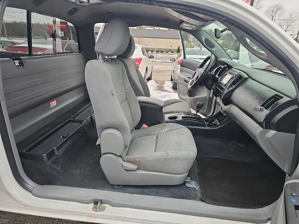 Toyota Tacoma 2WD Access Cab I4 AT PreRunner (Natl) 2015