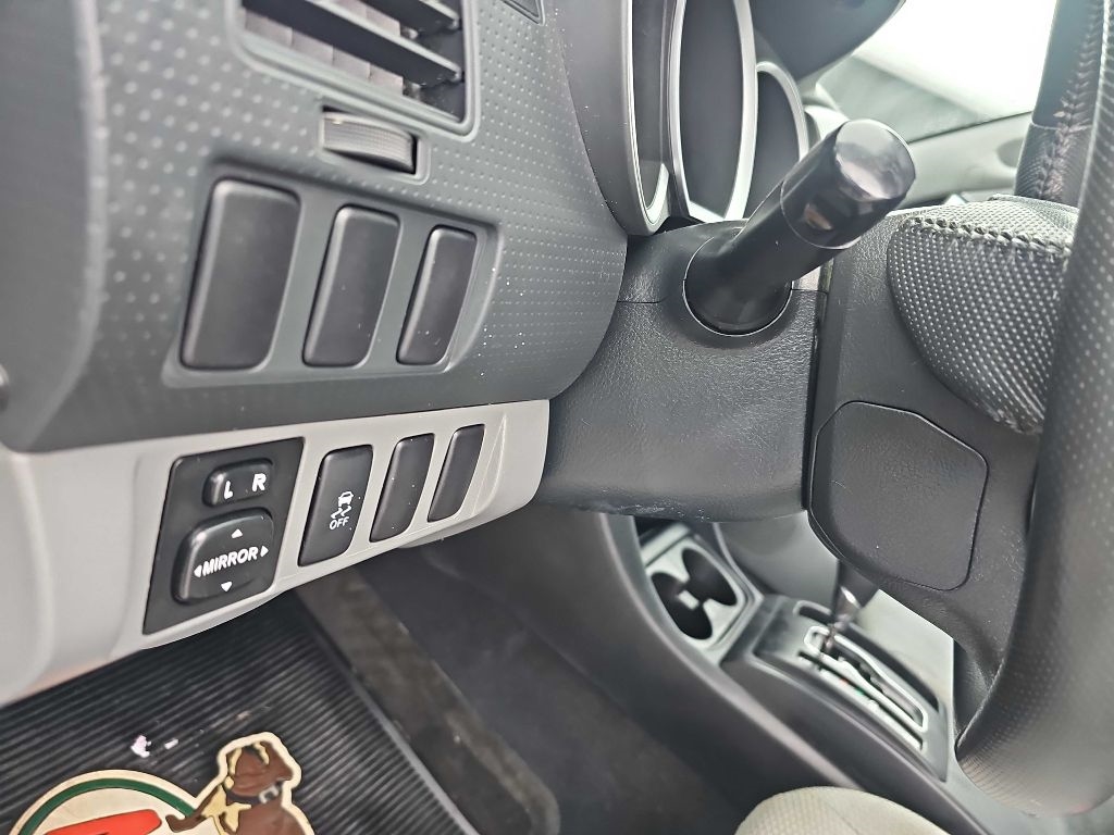 Toyota Tacoma 2WD Access Cab I4 AT PreRunner (Natl) 2015