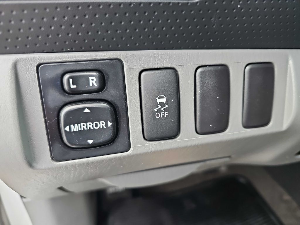 Toyota Tacoma 2WD Access Cab I4 AT PreRunner (Natl) 2015