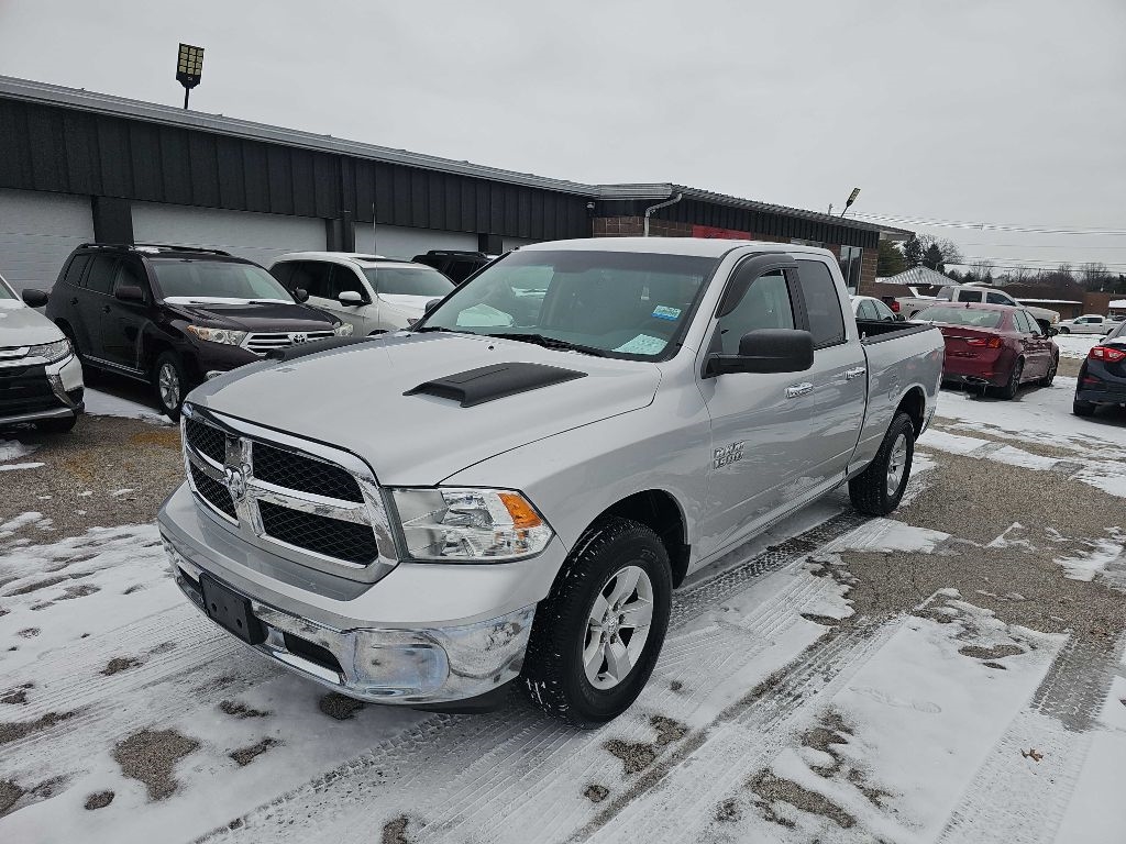 RAM 1500 4WD Quad Cab 140.5" SLT 2016