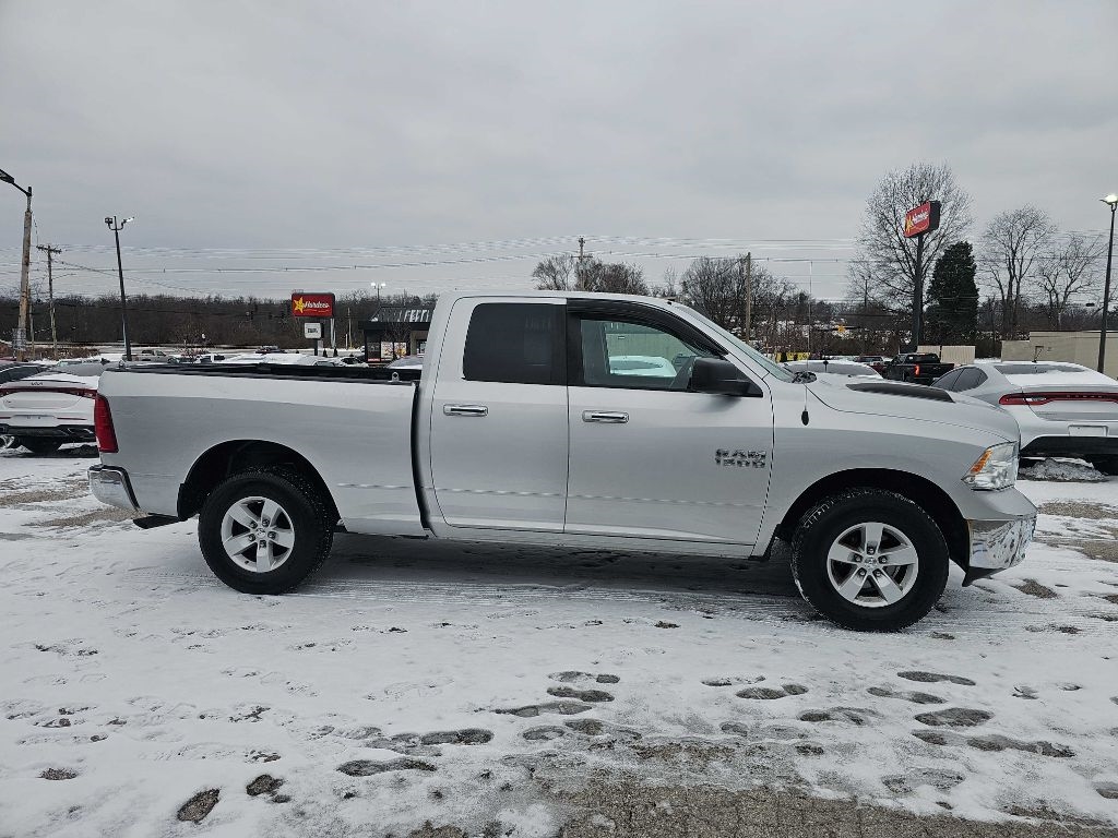 RAM 1500 4WD Quad Cab 140.5" SLT 2016