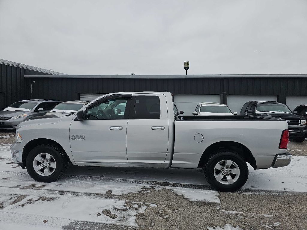 RAM 1500 4WD Quad Cab 140.5" SLT 2016