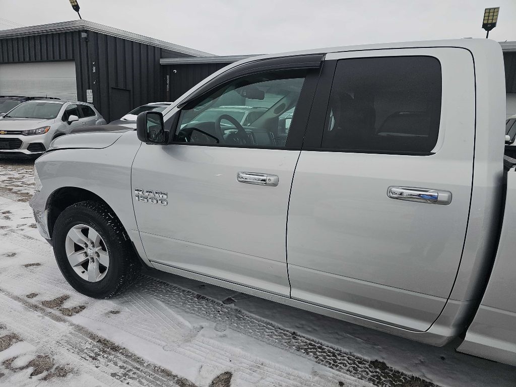 RAM 1500 4WD Quad Cab 140.5" SLT 2016
