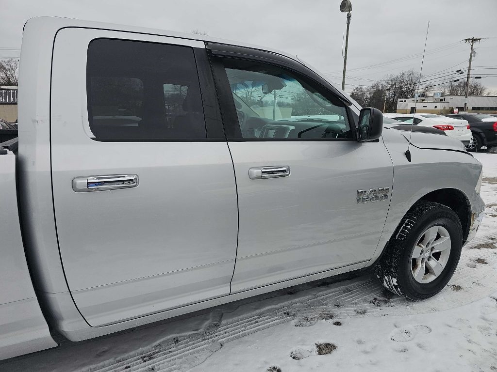 RAM 1500 4WD Quad Cab 140.5" SLT 2016