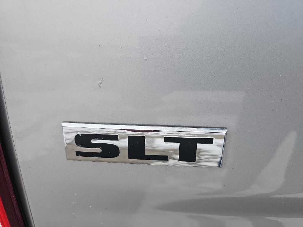 RAM 1500 4WD Quad Cab 140.5" SLT 2016