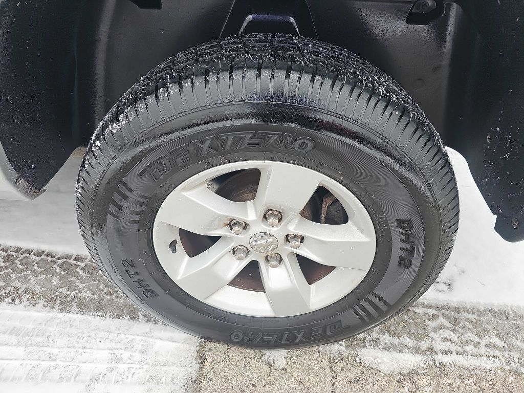 RAM 1500 4WD Quad Cab 140.5" SLT 2016