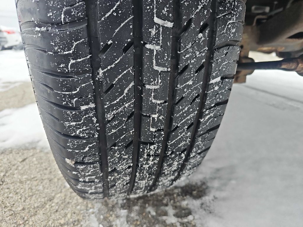 RAM 1500 4WD Quad Cab 140.5" SLT 2016