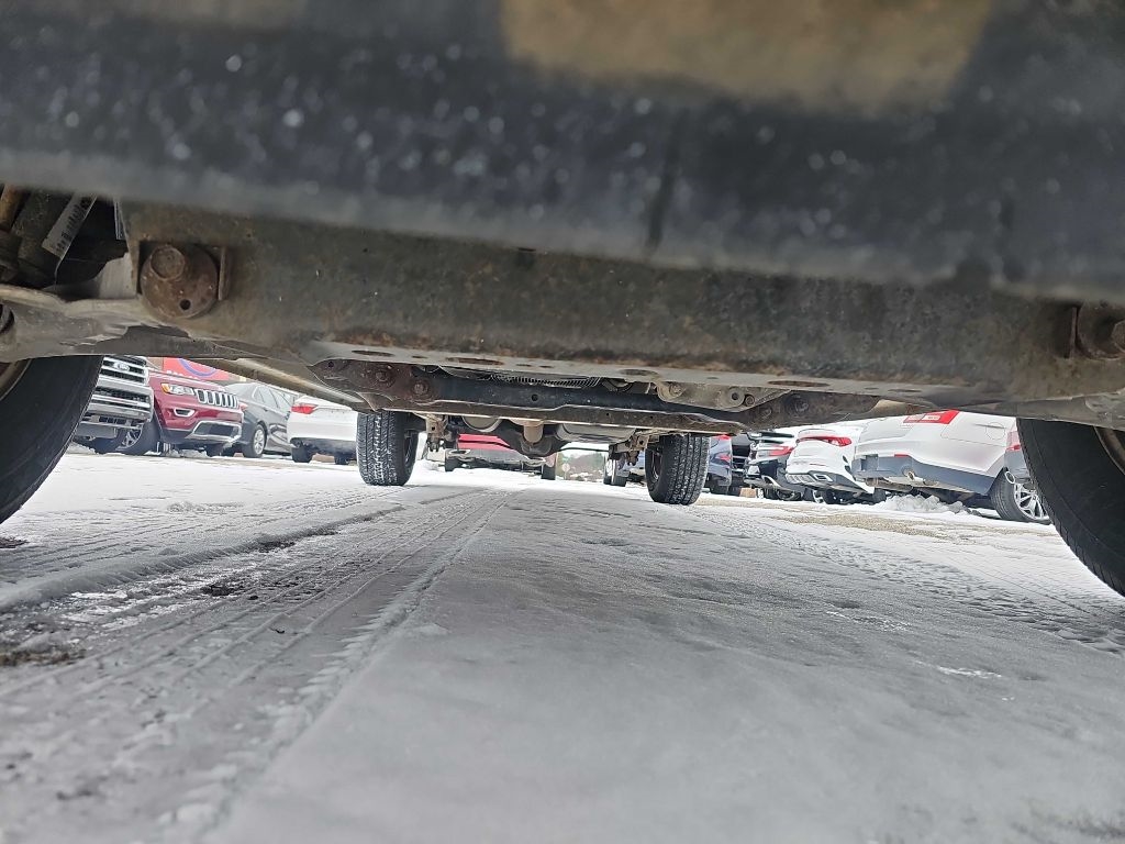 RAM 1500 4WD Quad Cab 140.5" SLT 2016