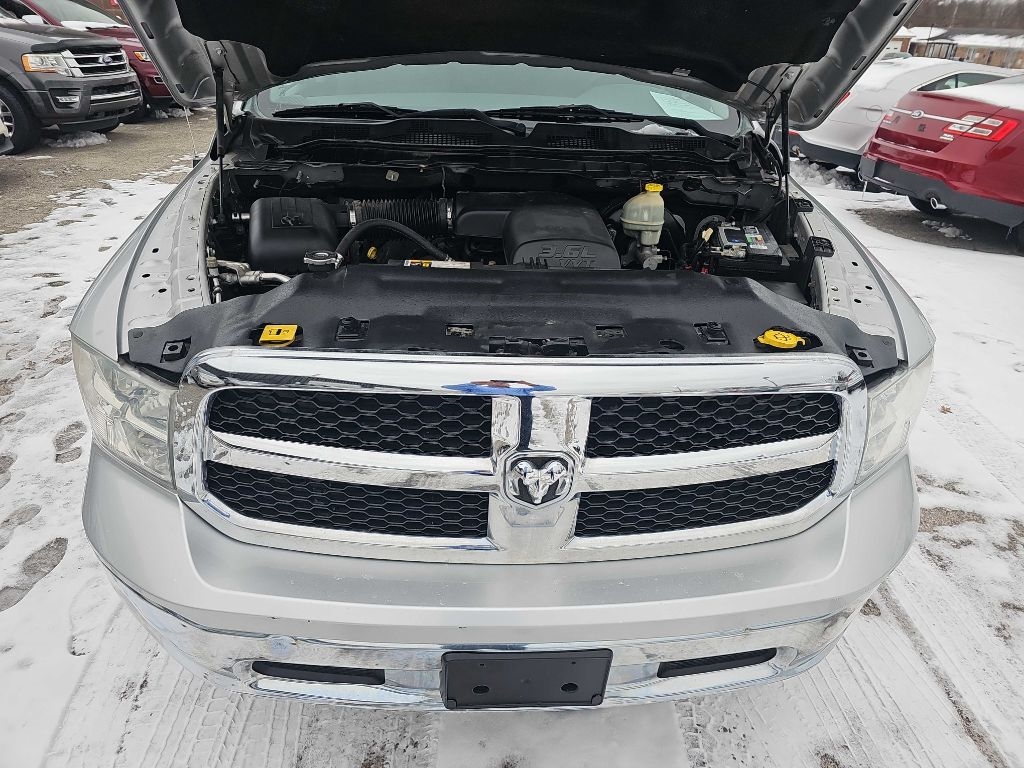 RAM 1500 4WD Quad Cab 140.5" SLT 2016