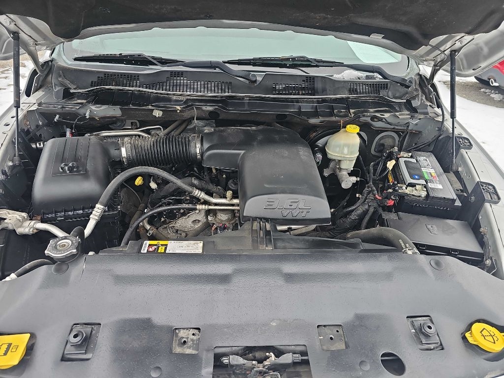 RAM 1500 4WD Quad Cab 140.5" SLT 2016