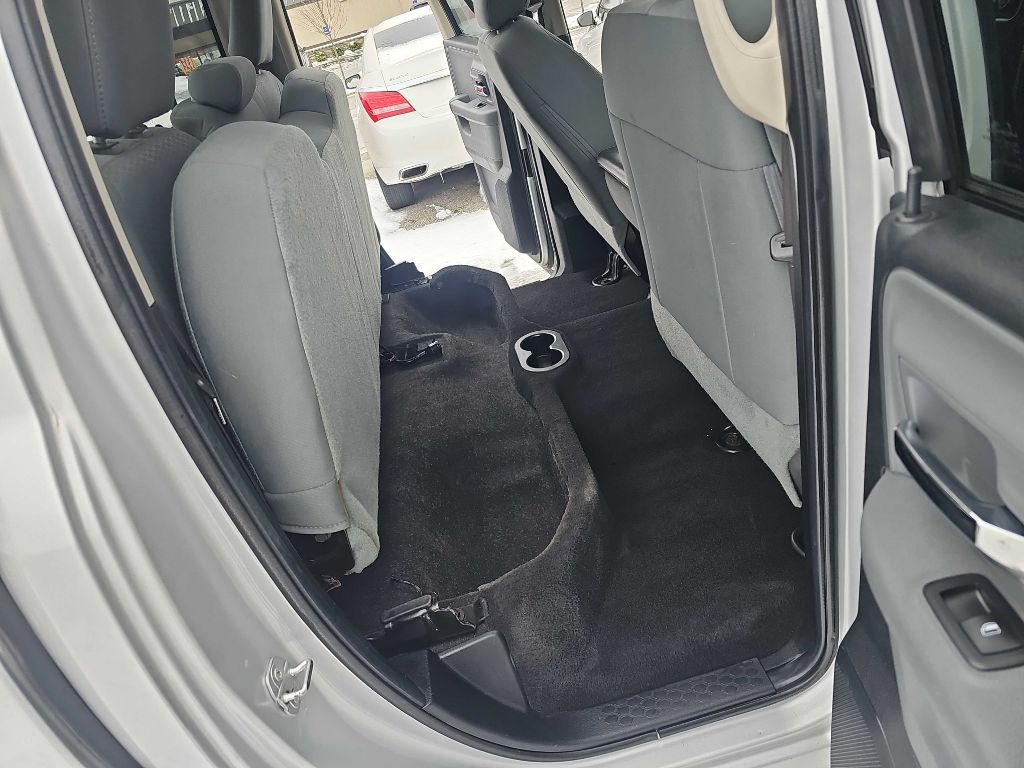 RAM 1500 4WD Quad Cab 140.5" SLT 2016