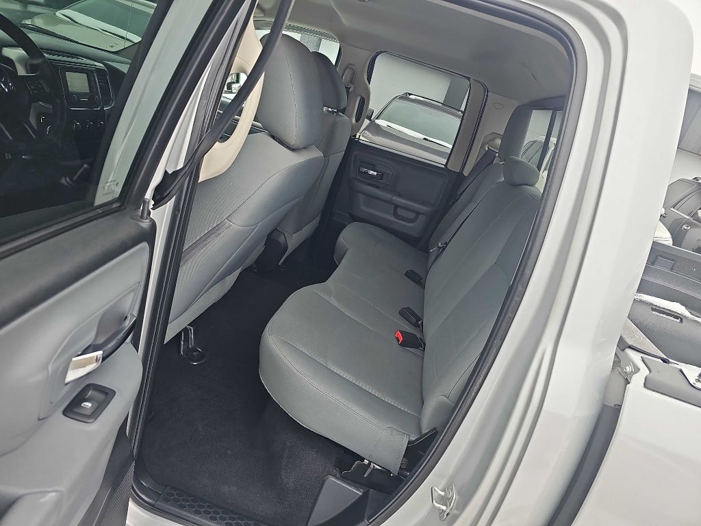 RAM 1500 4WD Quad Cab 140.5" SLT 2016