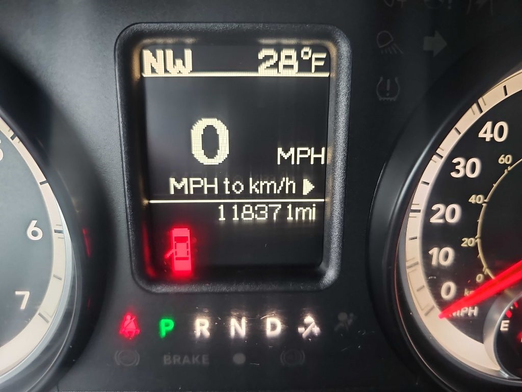 RAM 1500 4WD Quad Cab 140.5" SLT 2016