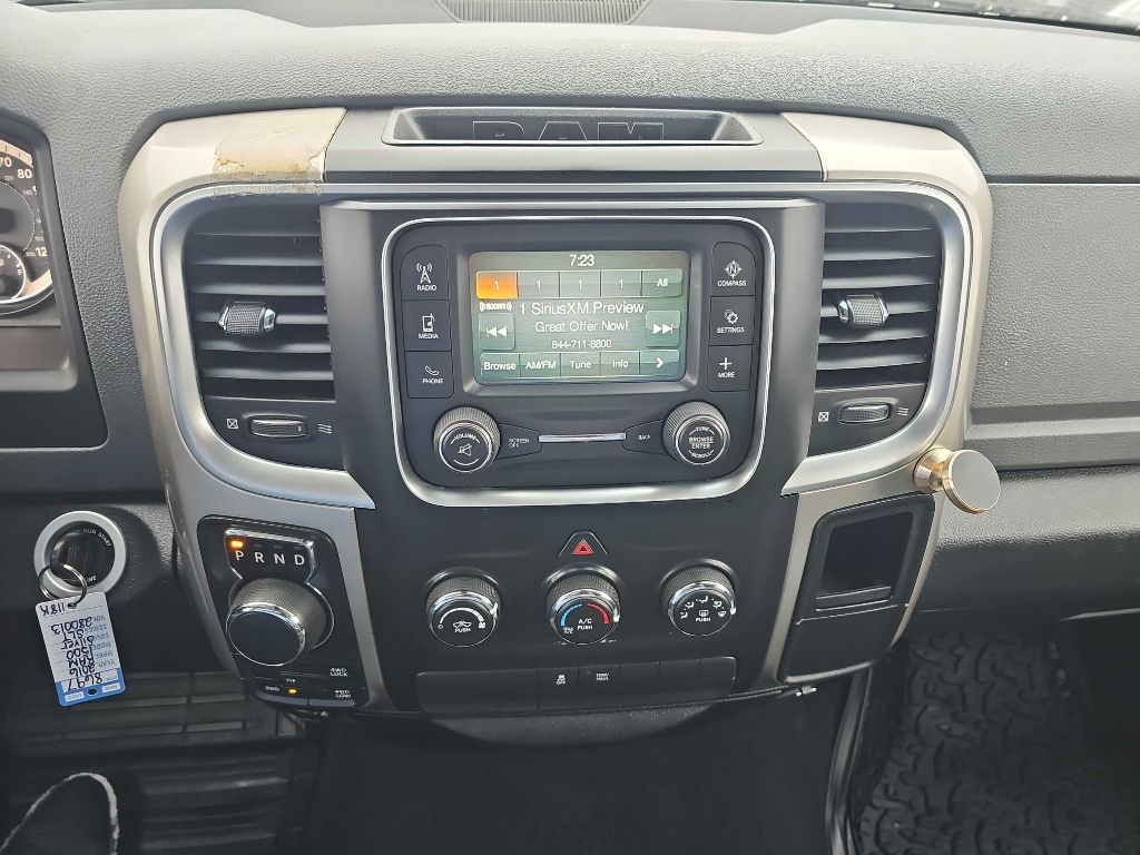 RAM 1500 4WD Quad Cab 140.5" SLT 2016