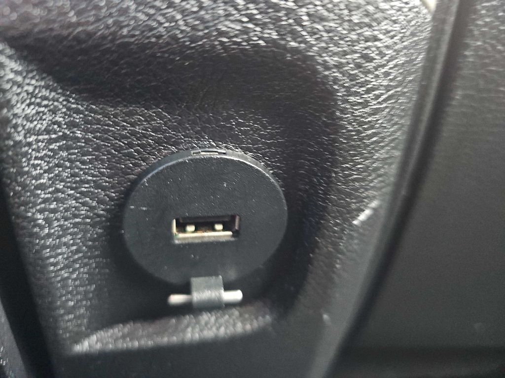 RAM 1500 4WD Quad Cab 140.5" SLT 2016