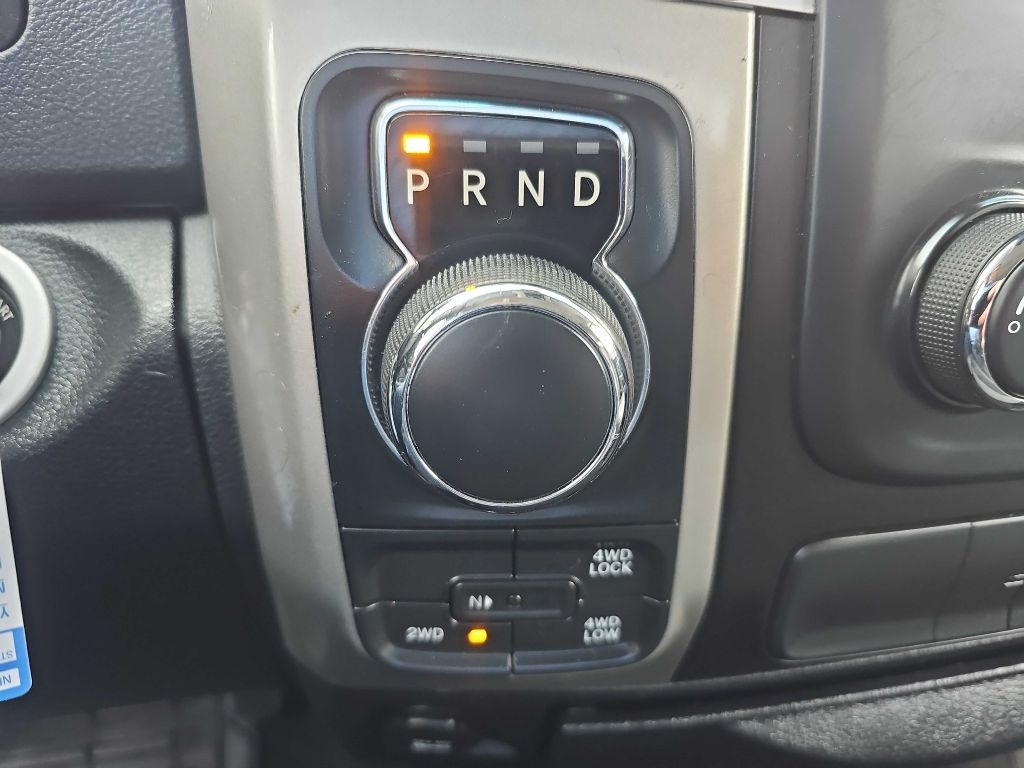 RAM 1500 4WD Quad Cab 140.5" SLT 2016