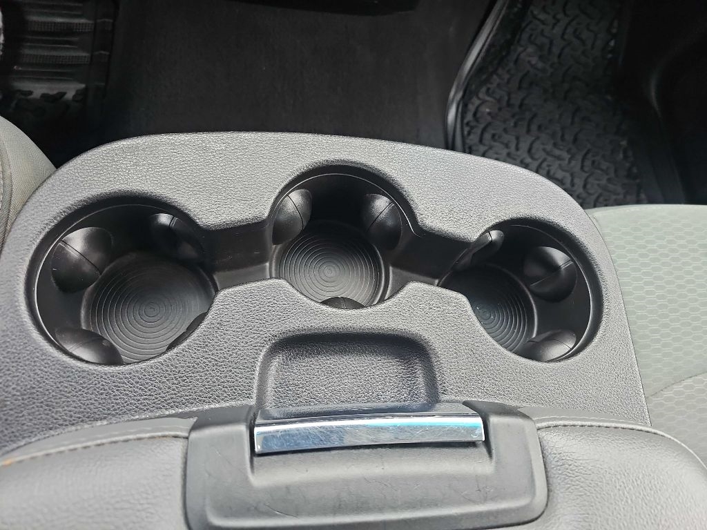 RAM 1500 4WD Quad Cab 140.5" SLT 2016