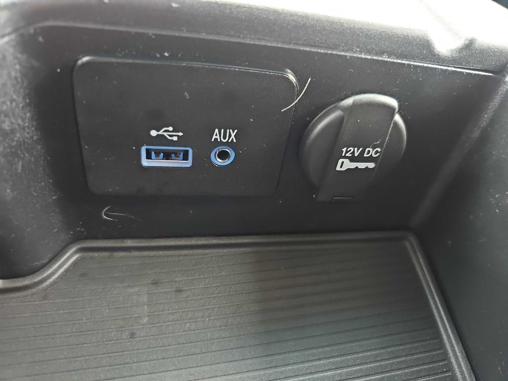 RAM 1500 4WD Quad Cab 140.5" SLT 2016