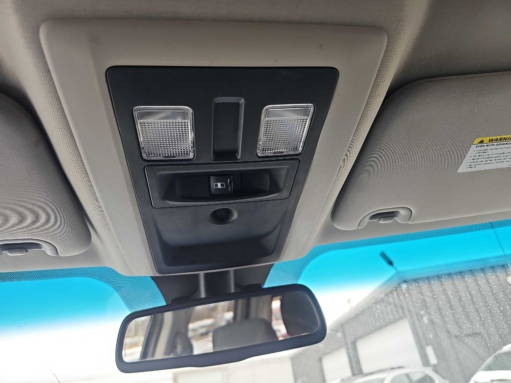 RAM 1500 4WD Quad Cab 140.5" SLT 2016