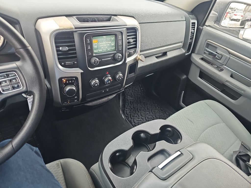 RAM 1500 4WD Quad Cab 140.5" SLT 2016