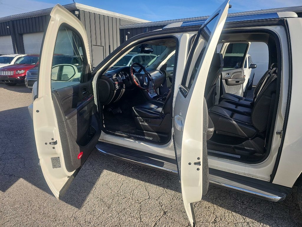 Cadillac Escalade EXT AWD 4dr Luxury 2012