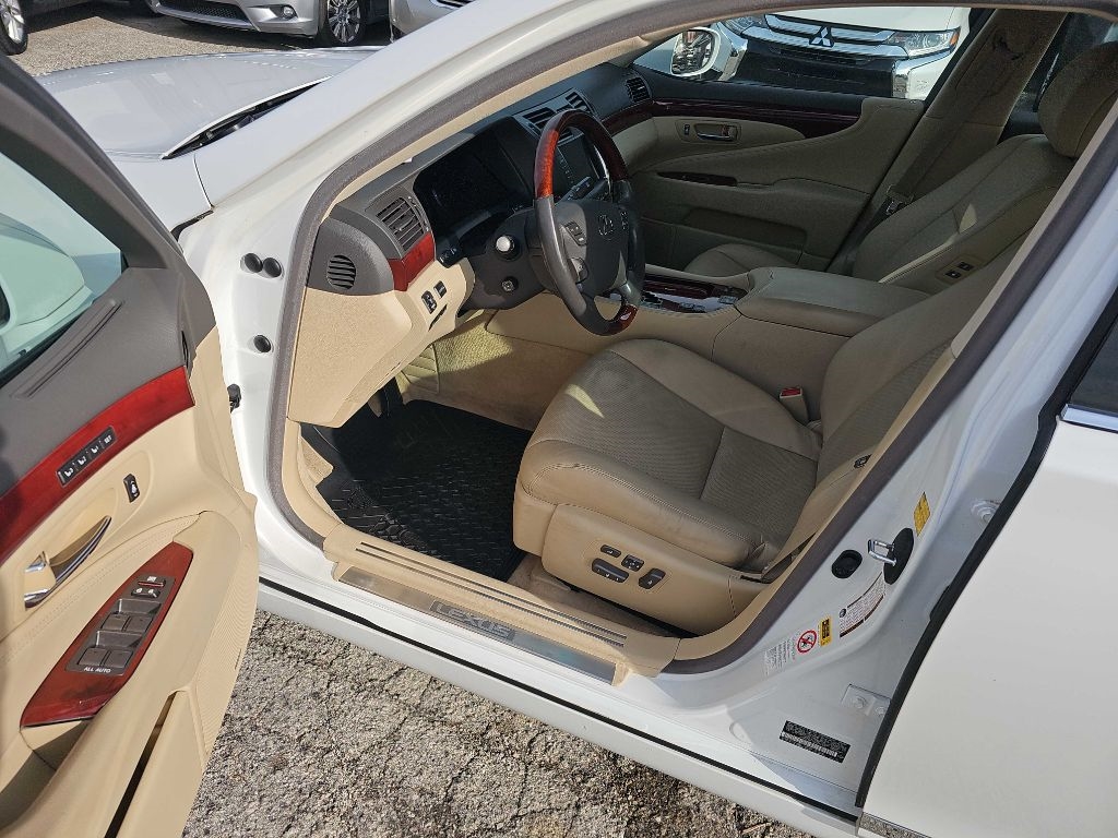 Lexus LS 460 Luxury Sedan 2008