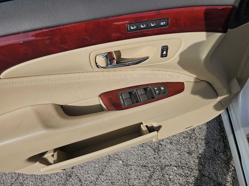 Lexus LS 460 Luxury Sedan 2008