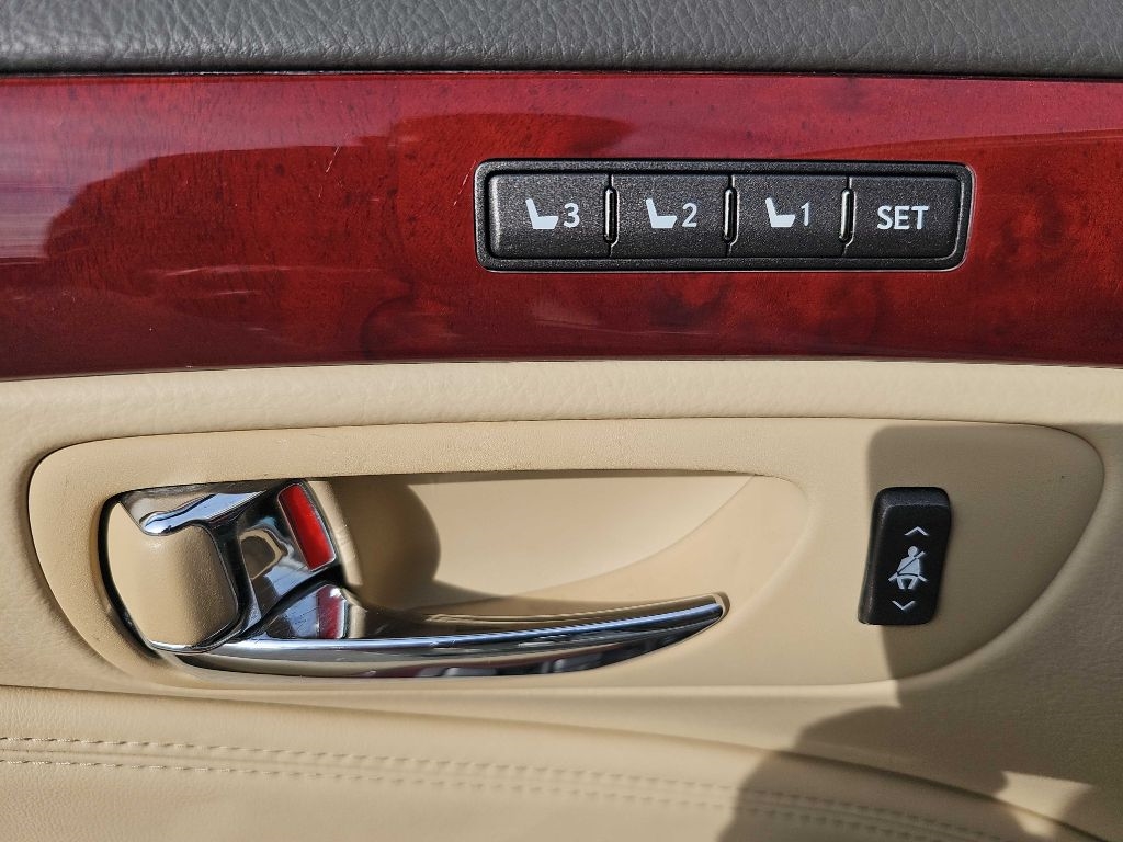 Lexus LS 460 Luxury Sedan 2008