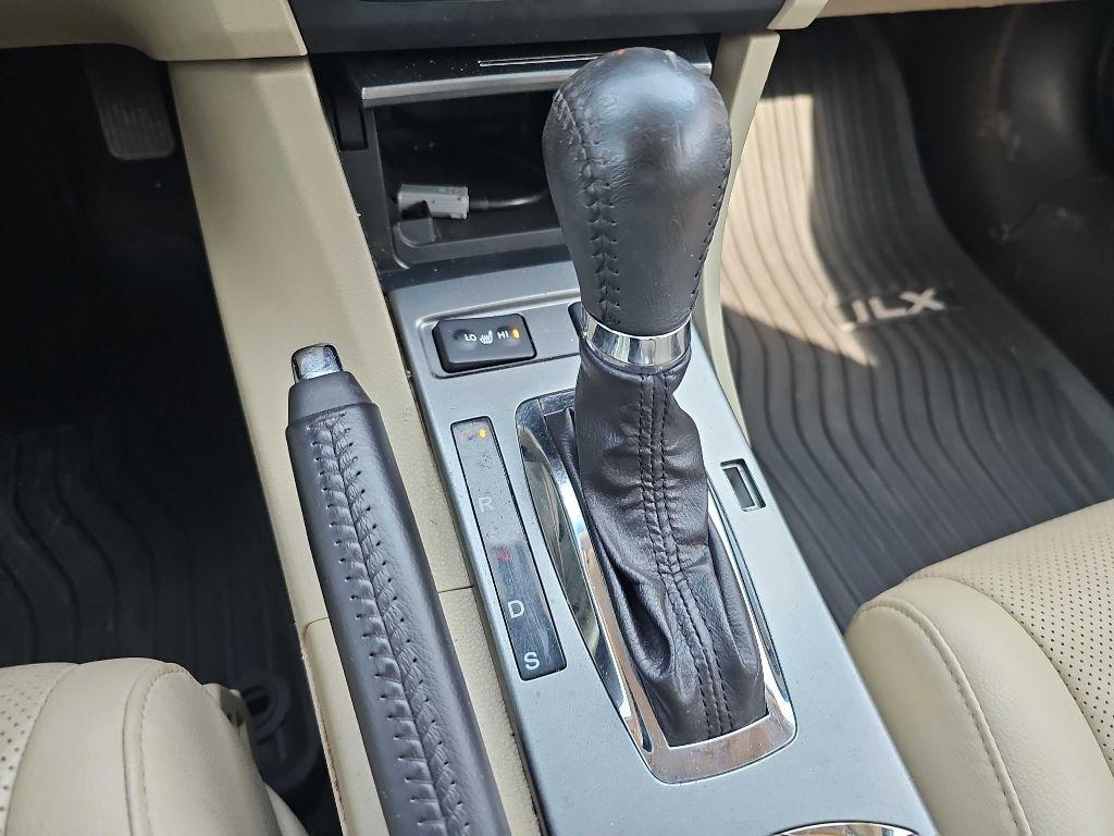 Acura ILX 4dr Sdn 2.0L Premium Pkg 2015