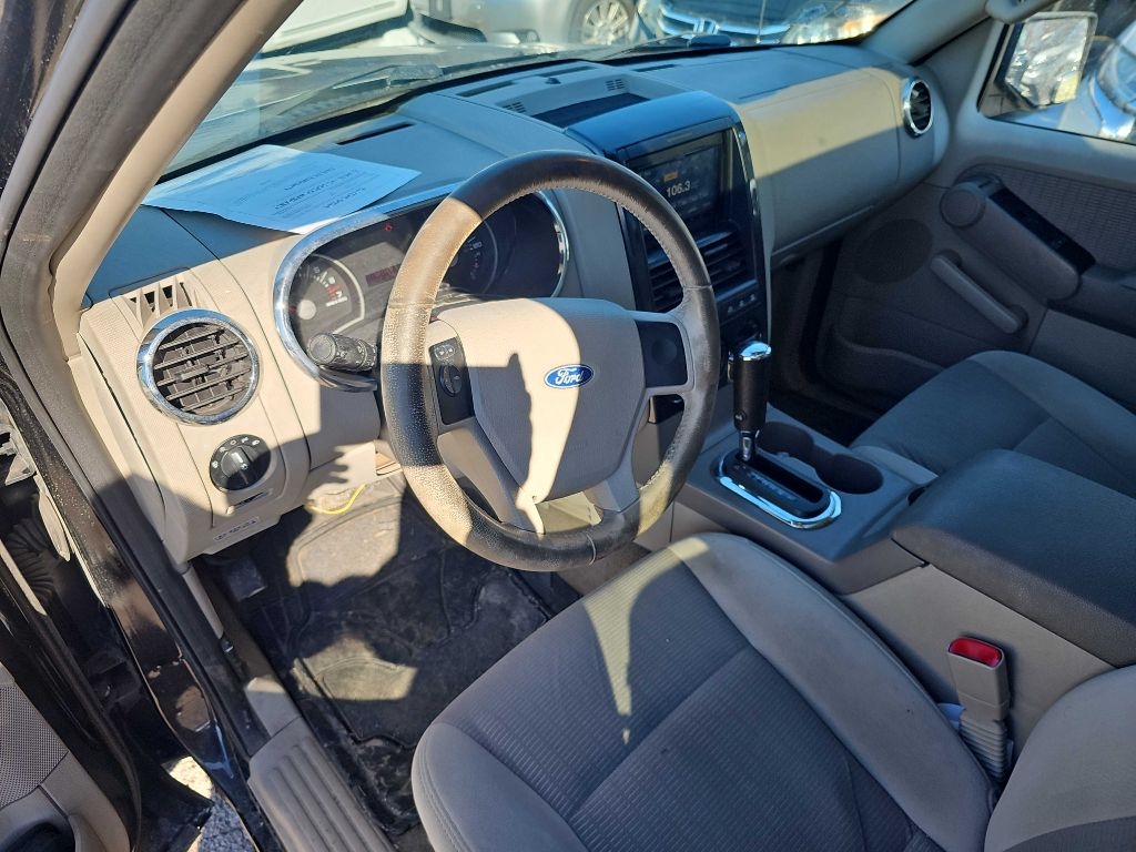 Ford Explorer 4dr 114" WB 4.6L XLT 4WD 2006