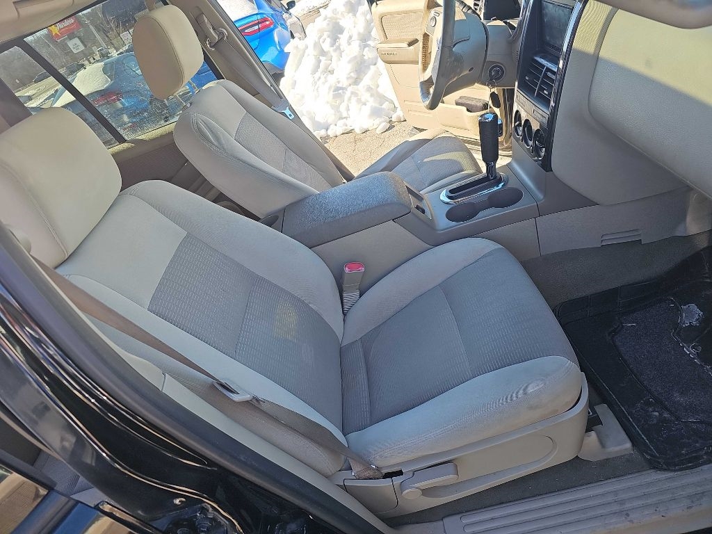 Ford Explorer 4dr 114" WB 4.6L XLT 4WD 2006