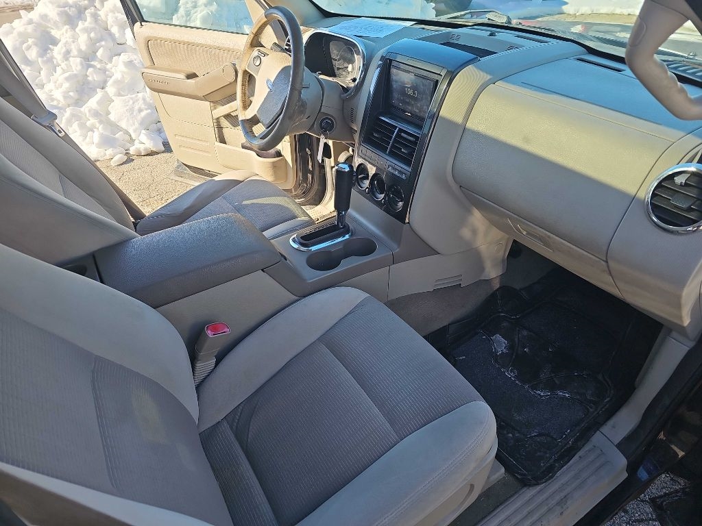 Ford Explorer 4dr 114" WB 4.6L XLT 4WD 2006