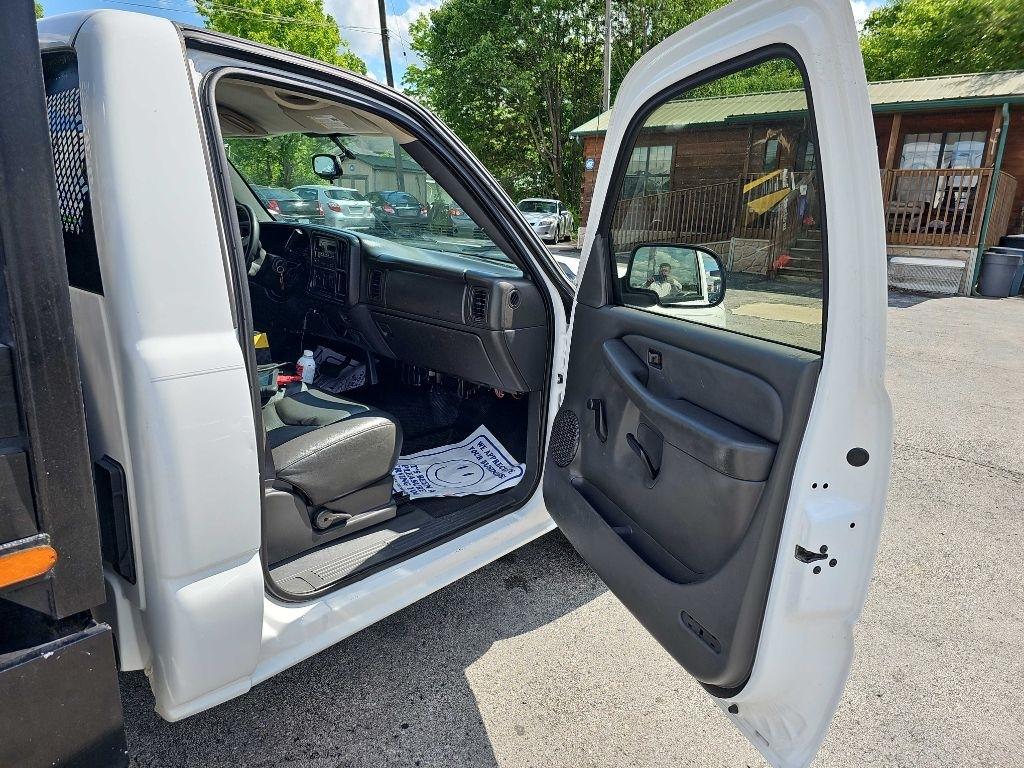 Chevrolet Silverado 1500 Reg Cab 133.0" WB 2WD Work Truck 2006