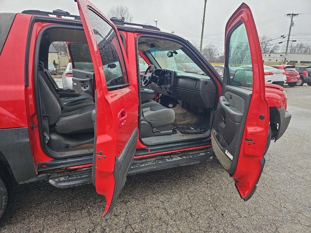 Chevrolet Avalanche 1500 5dr Crew Cab 130" WB 4WD 2003