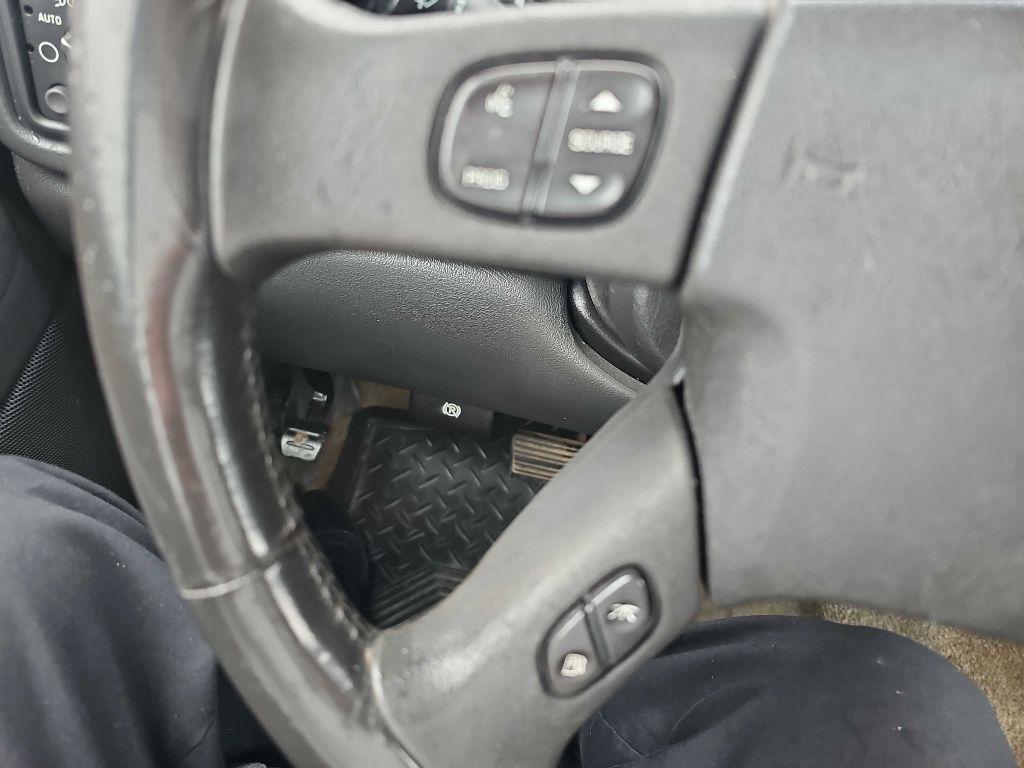 Chevrolet Avalanche 1500 5dr Crew Cab 130" WB 4WD 2003