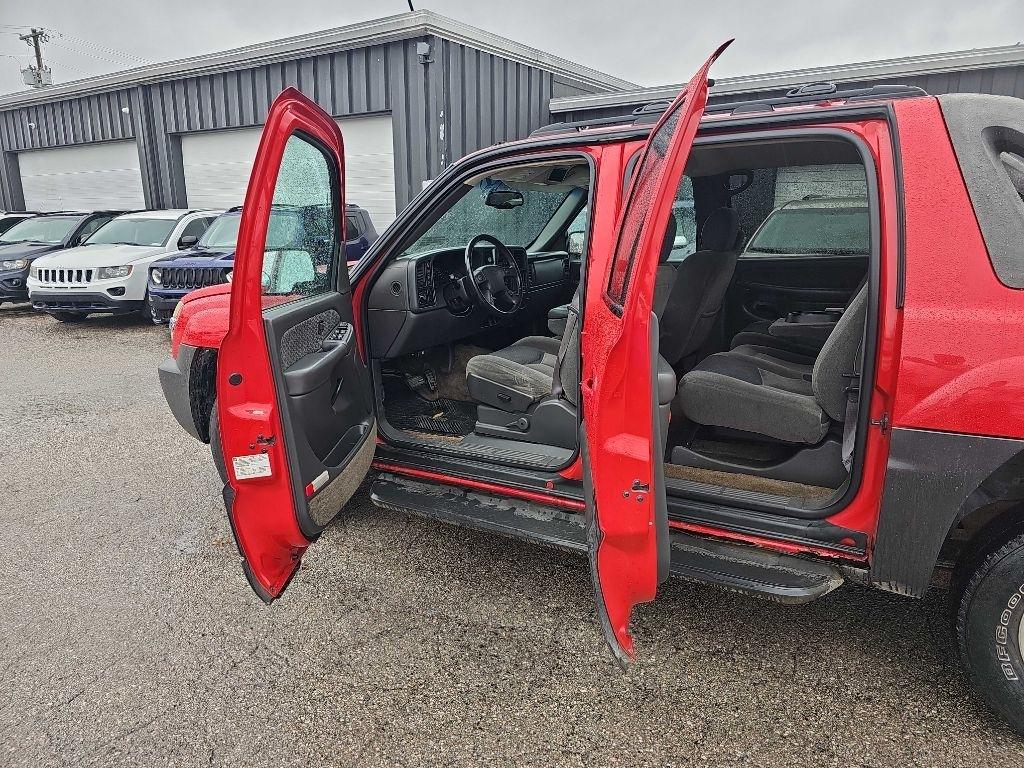 Chevrolet Avalanche 1500 5dr Crew Cab 130" WB 4WD 2003