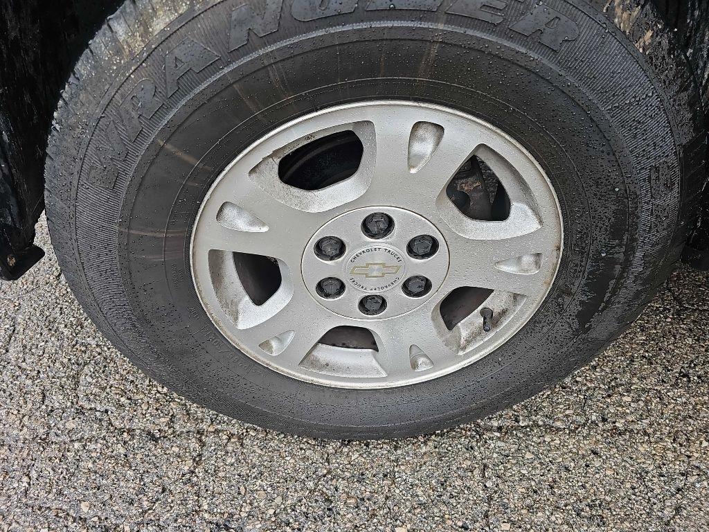 Chevrolet Avalanche 1500 5dr Crew Cab 130" WB 4WD 2003