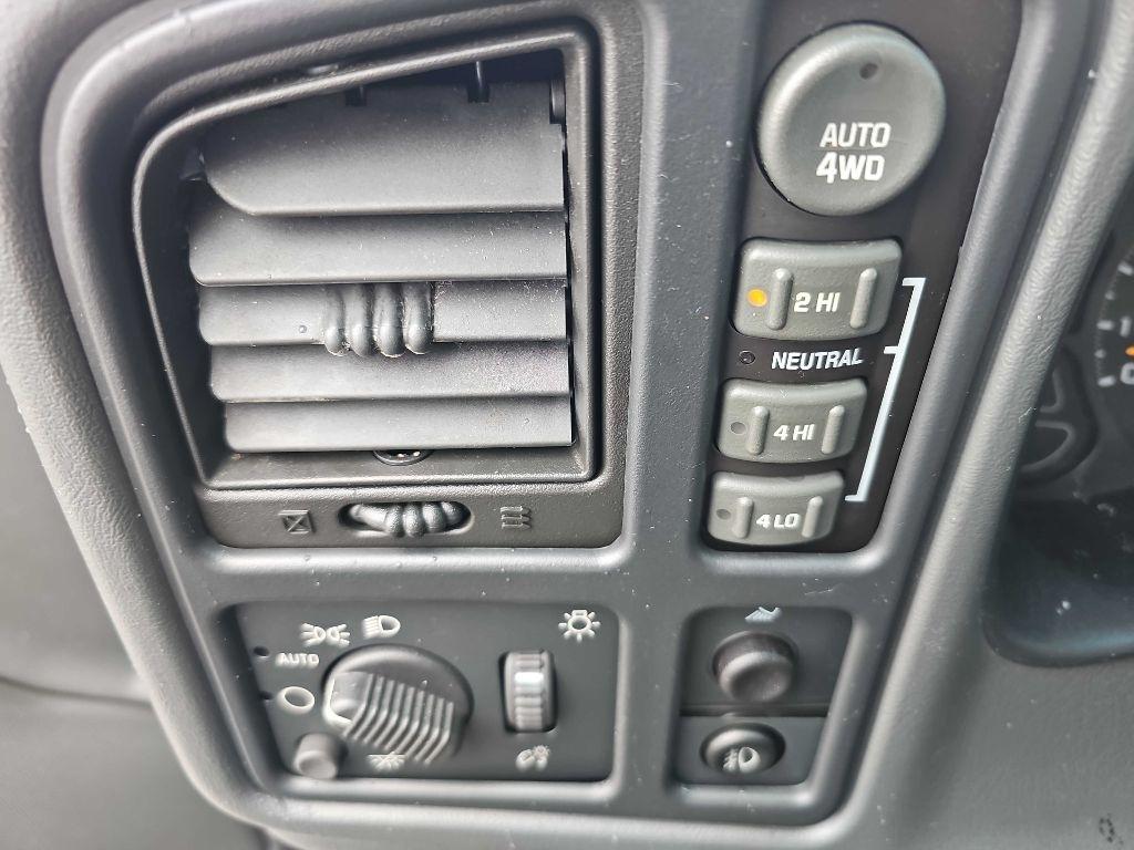 Chevrolet Avalanche 1500 5dr Crew Cab 130" WB 4WD 2003