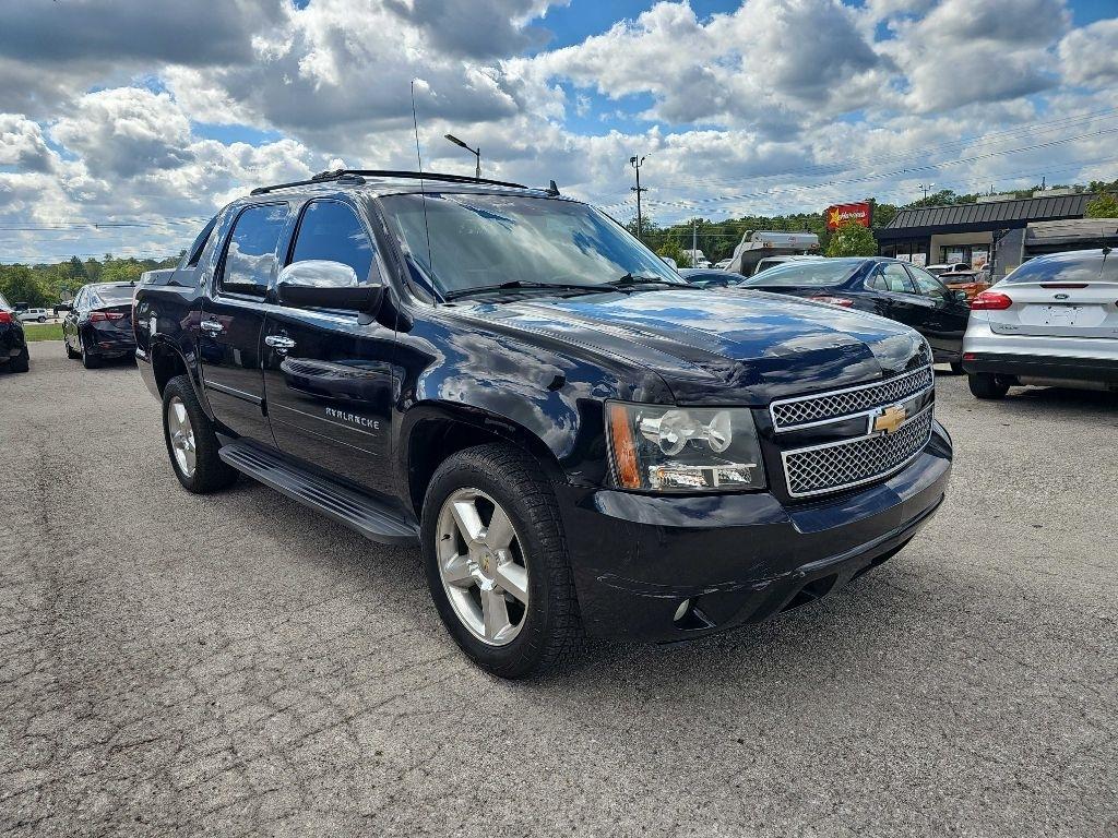 Chevrolet Avalanche 2WD Crew Cab LT 2013