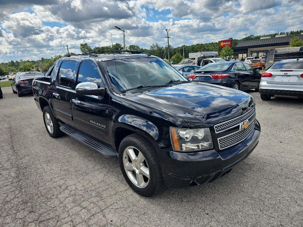 Chevrolet Avalanche 2WD Crew Cab LT 2013